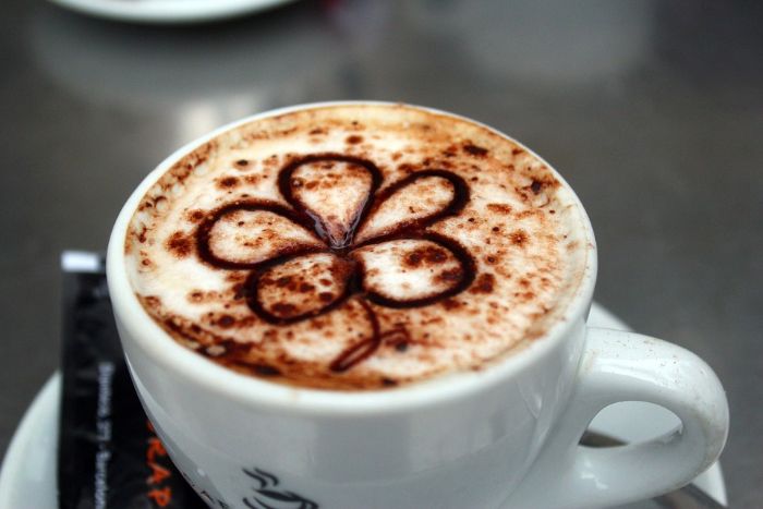 1-Barista-nhan-vien-pha-che-ca-phe-Y