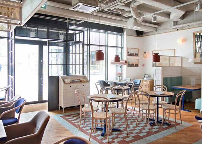 Mang hơi thở của biển là đặc trưng nổi bật của quan cafe được trang trí theo phong cách Coastal