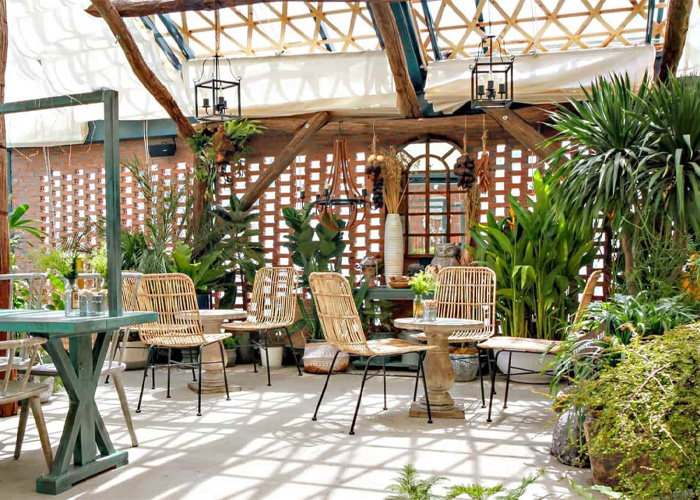 Thoáng mát với phong cách cafe sân vườn